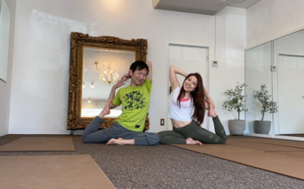美容と健康ヨガ教室スタジオ広島：夫婦でヨガ